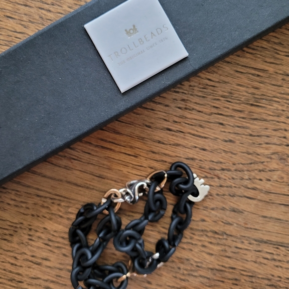 Trollbeads X by Trollbeads bracelet with 2 charms NWT convertible to necklace - Picture 5 of 6
